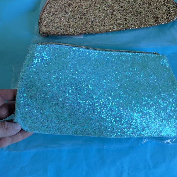 Glittery ✨ tarte makeup bags. - Picture 8 of 12